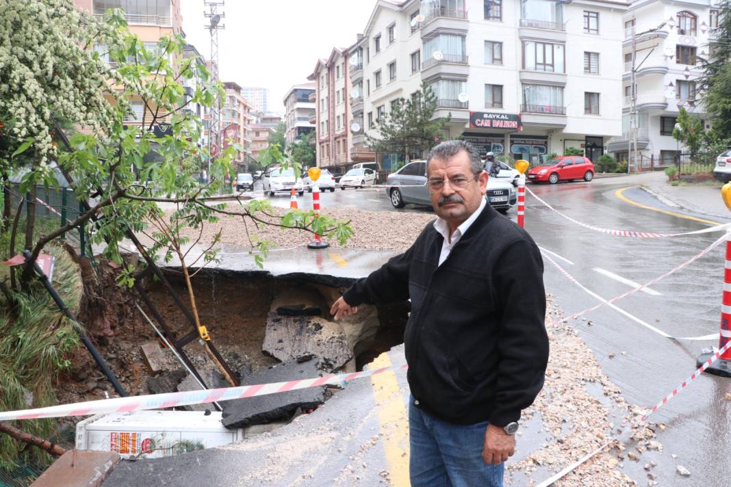 Sağanak sonrası Ankara’da yol çöktü 11